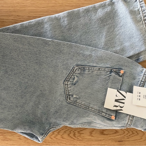 NWT Zara Mom fit high rise jeans - Picture 3 of 3